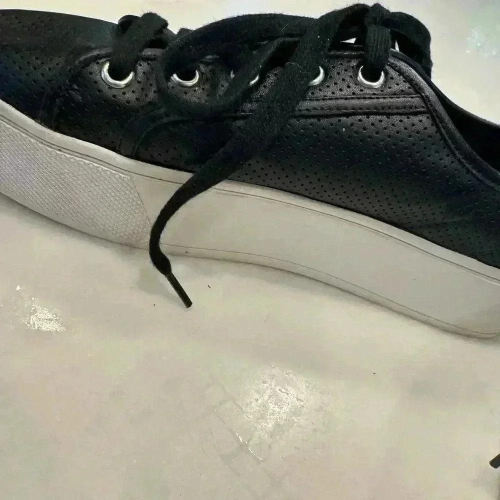 Steve Madden women’s sneakers black leather w/ white chunky soles size 8.5